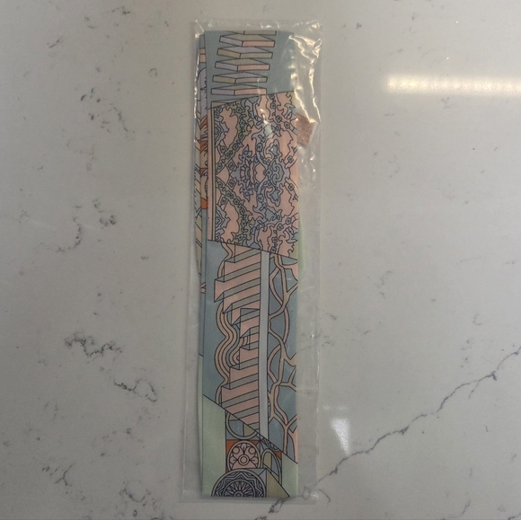 Elegant Green and Orange Floral Scarf - Picture 2 of 3